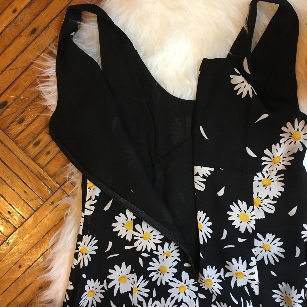 ✔️SOLD✔️Moschino Cheap and Chic Daisy Dress - Picture 8 of 8